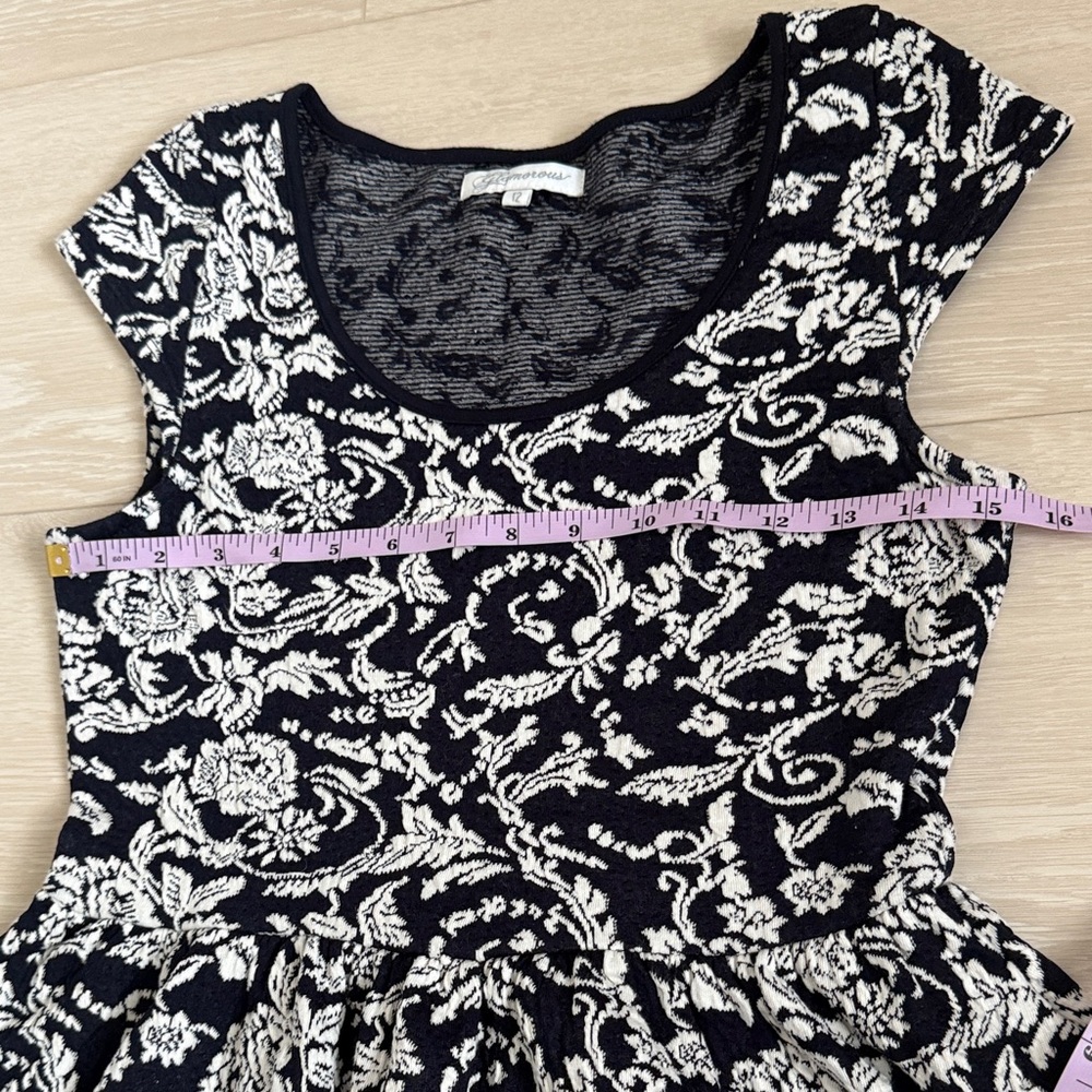 Glamorous Navy Blue and White Floral Paisley Patterned Dress - Picture 4 of 7